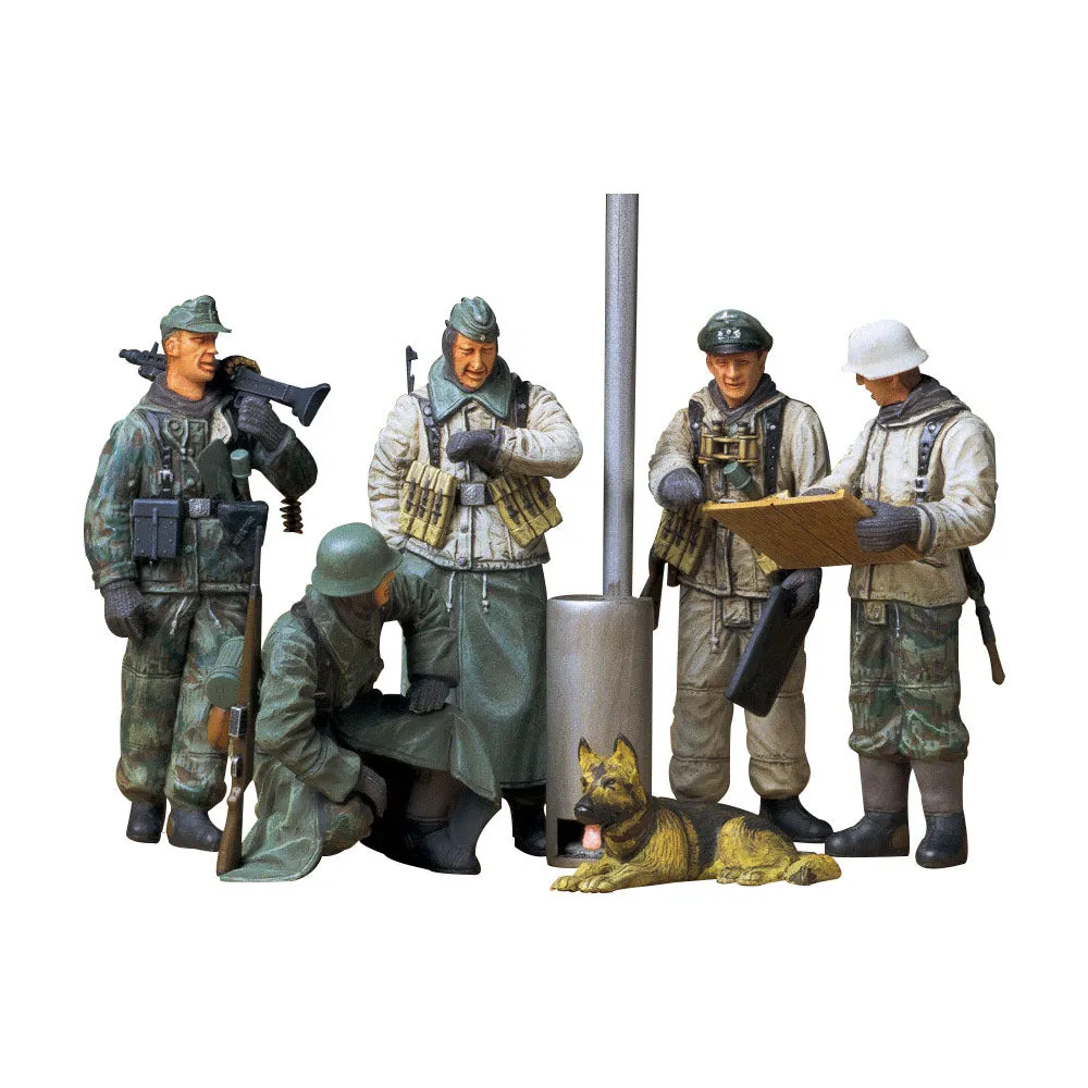 1/35 German Soldiers at Field Briefing