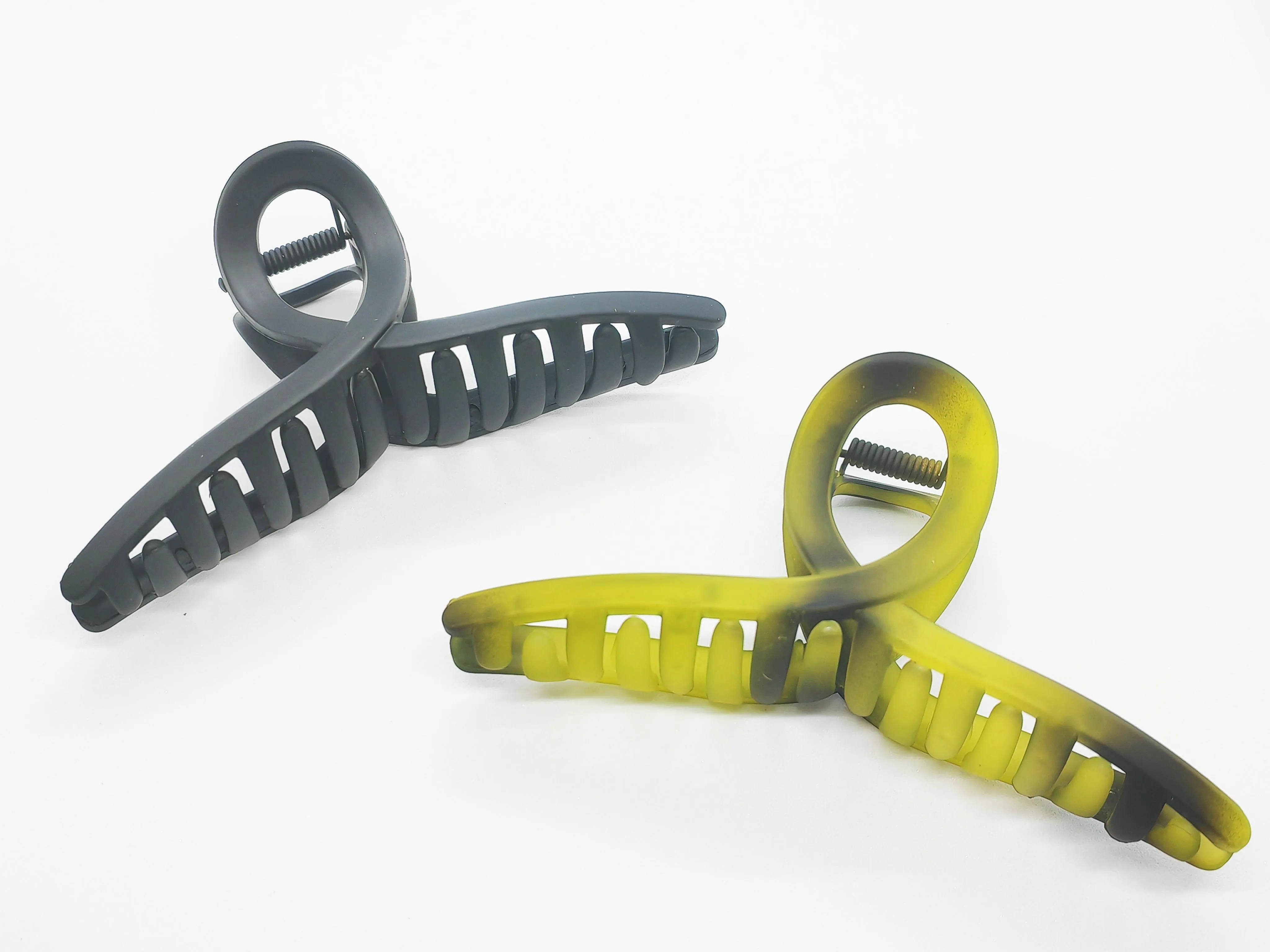 Trendy Matte Ink-Inspired Twisted Hair Claw Clip